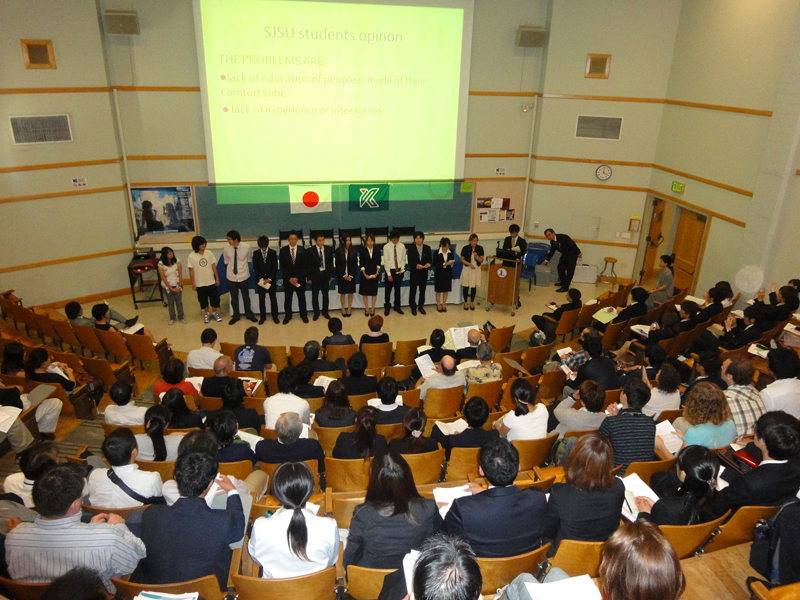 110923forum01.jpg