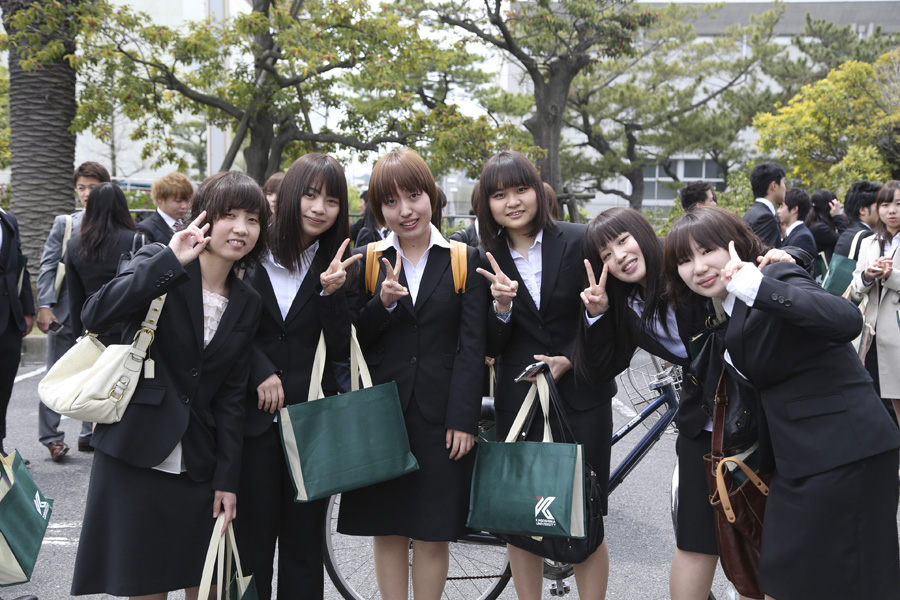 入学式スケッチ 大学紹介 国立大学法人 鹿児島大学~進取の気風にあふれる総合大学~ 入学式スケッチ 大学紹介 国立大学法人 鹿児島大学~進取の気風にあふれる総合大学~