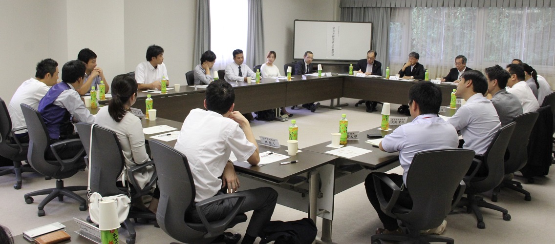 学長と研究者との懇談会の様子