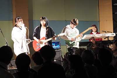 14_231111stage.jpg