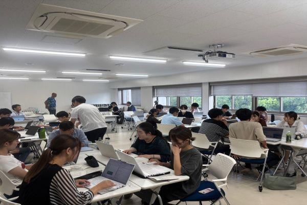 データで紡ぐ鹿児島の未来図 ―大学地域コンソーシアム鹿児島 KMDASH-L協働WGによる課題解決型授業を実施―