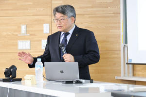 「大学と地域」で佐野 輝 学長が講義しました