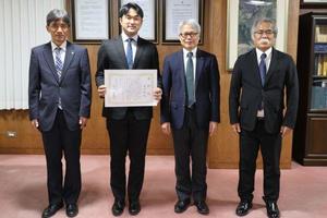 学長表彰授与式を開催しました