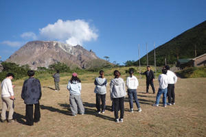 【医学部保健学科】×【農学部】×【共同獣医学部】×【理工学研究科】×【水産学部】合同で三島村でのフィールドワークを実施しました