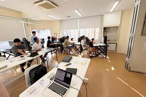 【理学部】小山先生の親子でスクラッチゲームプログラミング in 奄美  パックマン風ゲームに挑戦！を実施