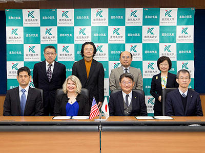 ハワイ大学マノア校と学生交流の覚書を締結