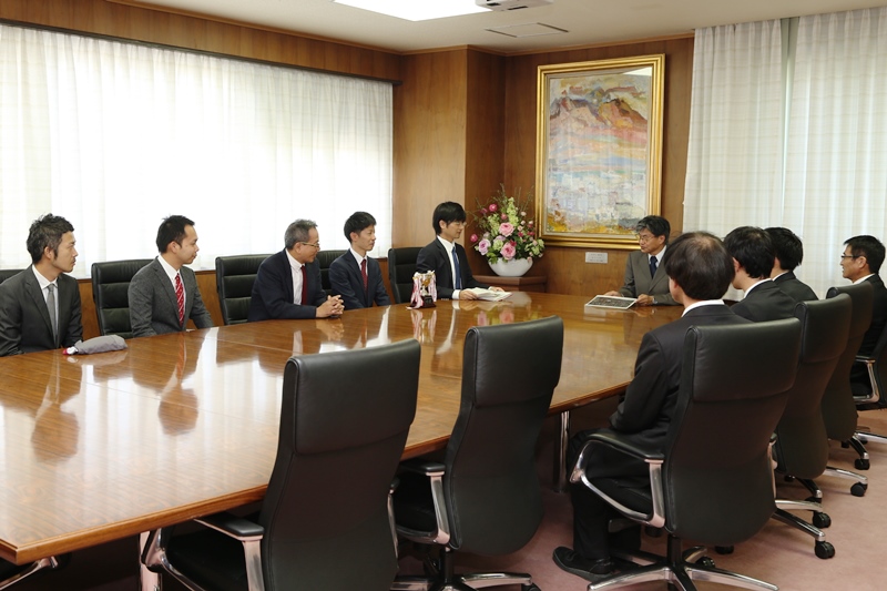 鹿児島大学教職員サッカー部が九州地区国立大学サッカー対抗戦優勝を報告 トピックス 国立大学法人 鹿児島大学 進取の気風にあふれる総合大学 鹿児島大学教職員サッカー部が九州地区国立大学サッカー対抗戦優勝を報告 トピックス 国立大学法人 鹿児島大学 進取の気風にあふれる総合大学