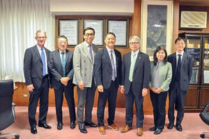 【国際】米国ワシントン大学一行と重富商事株式会社が学長を表敬訪問